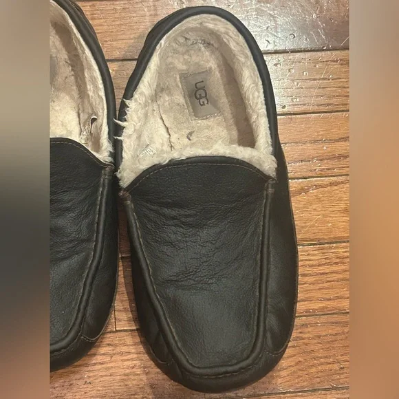 UGG Ascot Men's Leather Slipper, Size 11EEE- Espresso